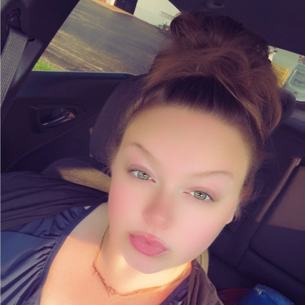 Meet your Posher, Cassandra